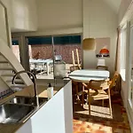 Holiday home Close To And Keukenhof