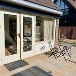 Holiday home Close To And Keukenhof