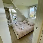 Holiday home Close To And Keukenhof