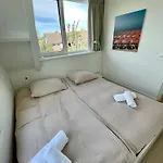 Holiday home Close To And Keukenhof *