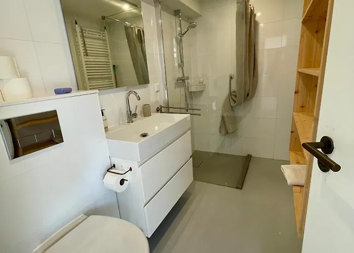 Close To And Keukenhof Semesterbostad