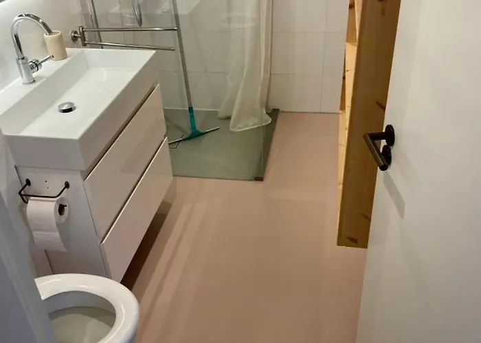 Semesterbostad Close To And Keukenhof